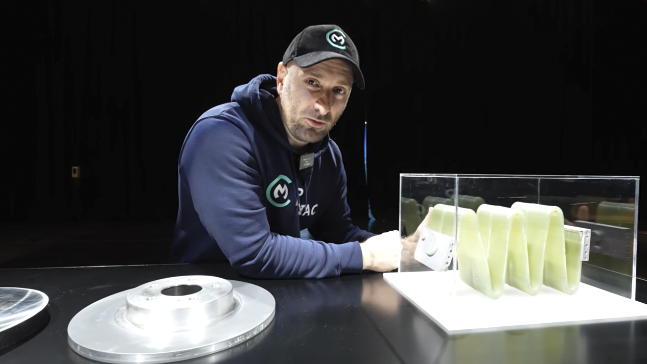 Leidenschaft für die Glasfaser-Feder: „Car Maniac“